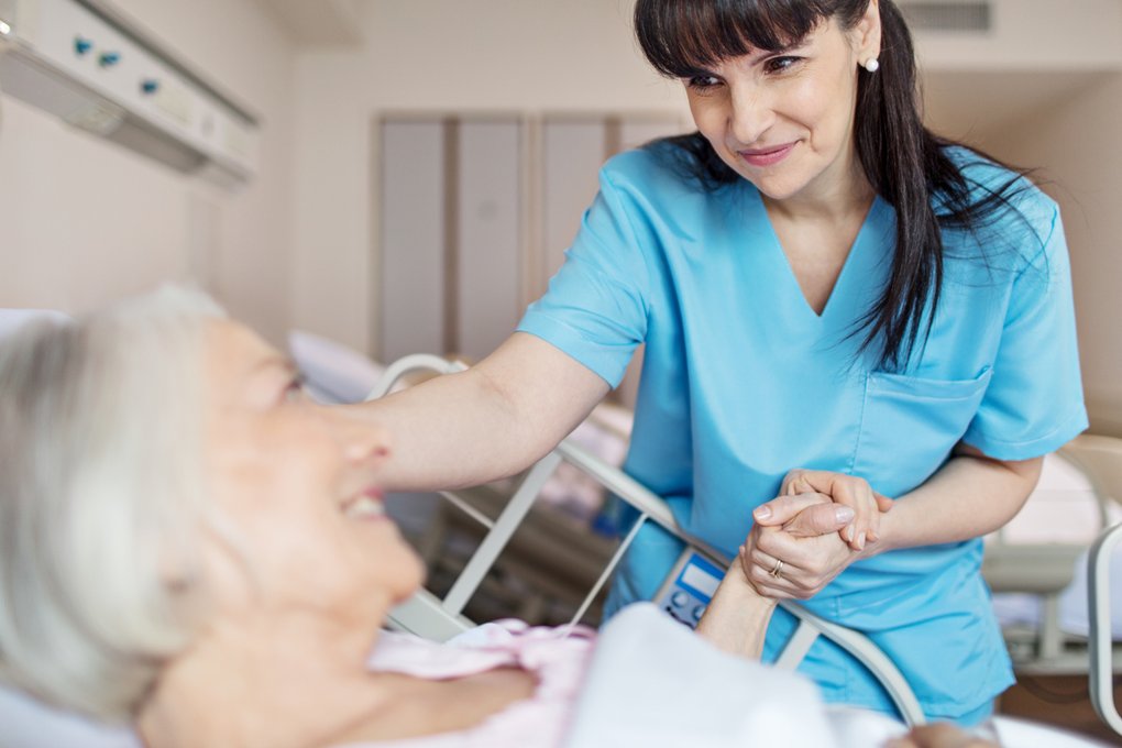 nurse-with-patient